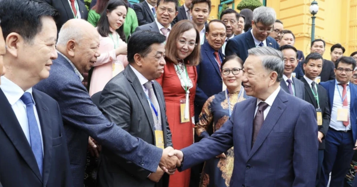 Bộ Chính trị: Đẩy mạnh thu hút nhân tài là người Việt Nam ở nước ngoài