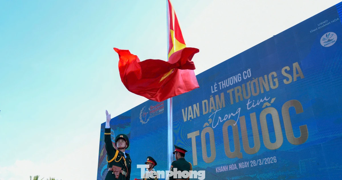 Lễ tưởng niệm các Anh hùng liệt sĩ Gạc Ma và Lễ thượng cờ Giải Vô địch Quốc gia Marathon - Báo Tiền Phong
