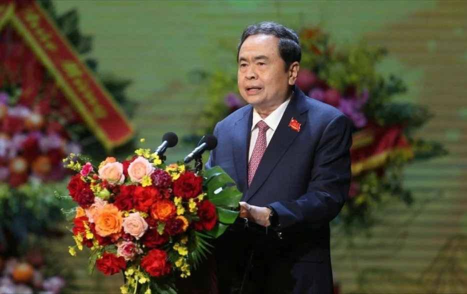 Mỗi trang sách phải là một 'hàng rào tư tưởng', mỗi công trình phải là một 'pháo đài lý luận'