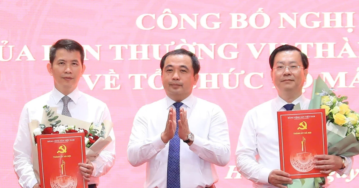Hà Nội công bố 40 quyết định nhân sự lãnh đạo các sở, ngành và xã, phường