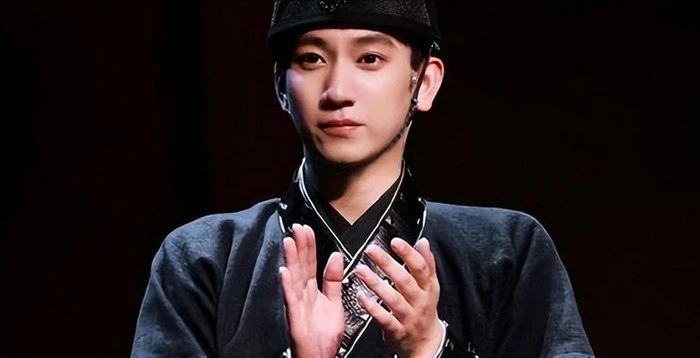 Nam thần thế hệ mới Vương Tử Kỳ bất ngờ thông báo hoạt động solo, cho thấy một tầm nhìn mới