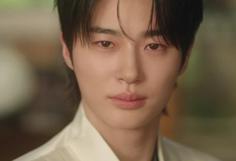 Diễn xuất của Byeon Woo Seok sau 2 năm: 'Thăng cấp' hay 'trượt dốc'?