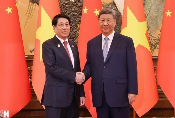 Chủ tịch nước Lương Cường hội đàm với Tổng Bí thư, Chủ tịch nước Trung Quốc Tập Cận Bình