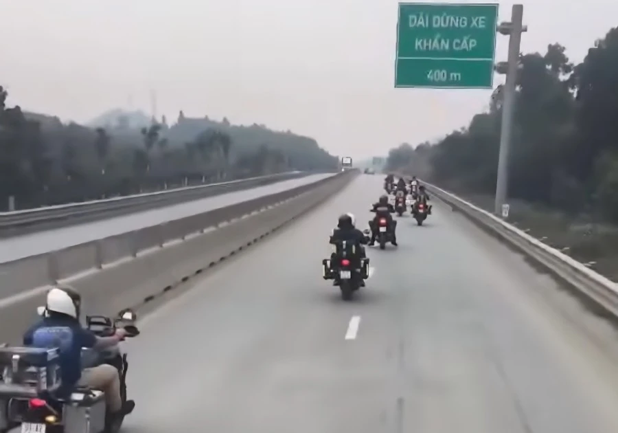 Xử phạt 11 người nước ngoài đi mô tô phân khối lớn vào cao tốc Tuyên Quang – Phú Thọ