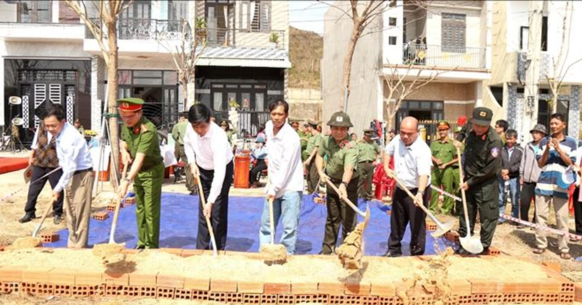 Bộ Công an khởi công xây dựng nhà giúp đồng bào Gia Lai vượt lũ