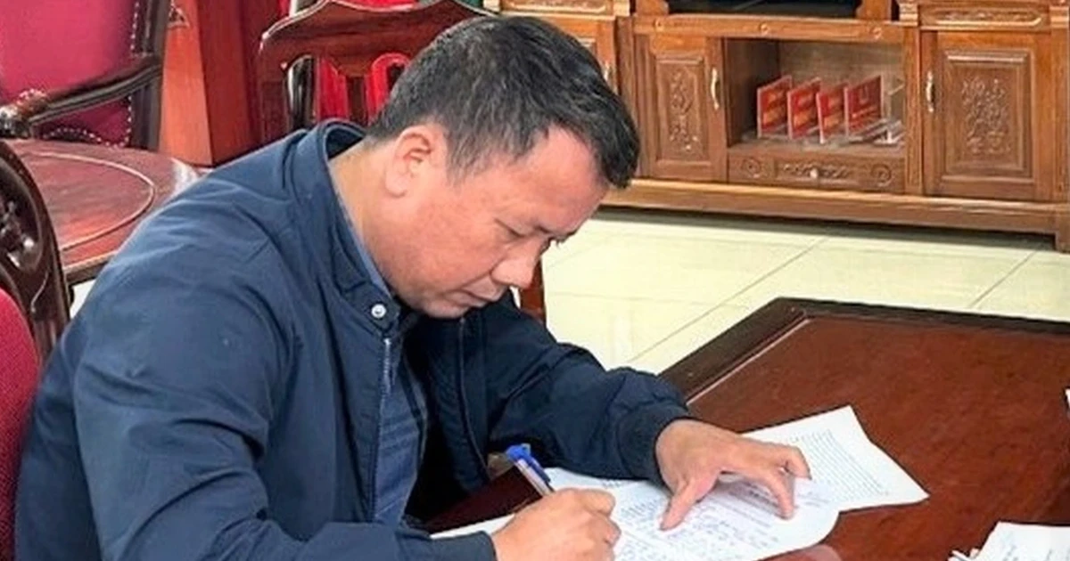 Bắt chuyên viên nhận hối lộ khi làm ‘sổ đỏ’