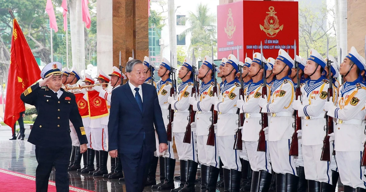 Tổng Bí thư Tô Lâm trao danh hiệu Anh hùng LLVT nhân dân lần thứ 3 cho Quân chủng Hải quân