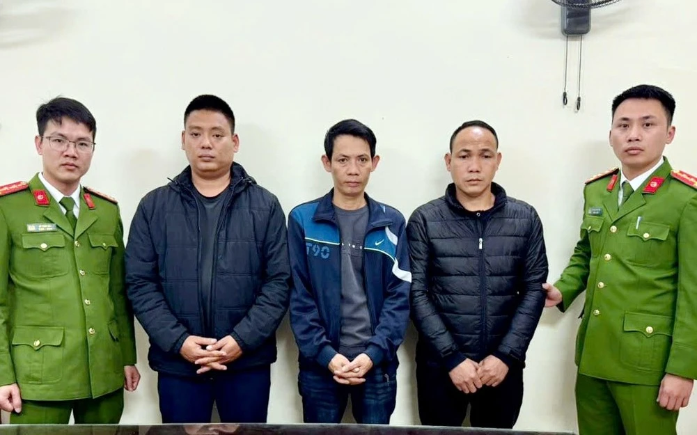 Bắt khẩn cấp 3 đối tượng đánh tài xế xe tải nhập viện ở Hải Phòng