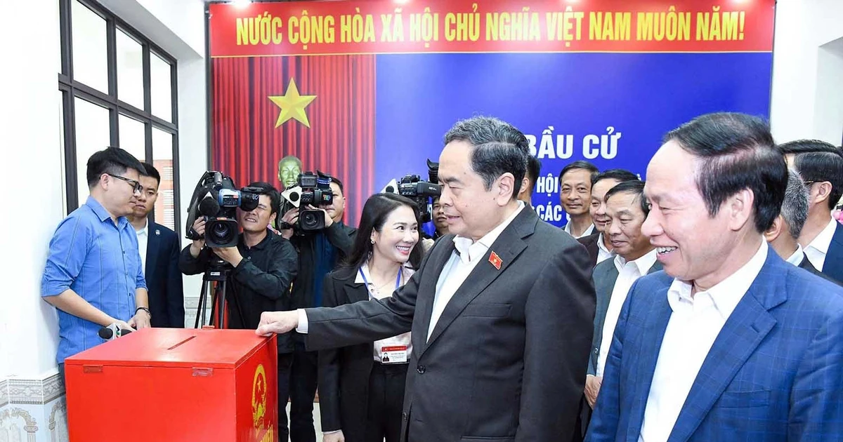 Chủ tịch Quốc hội kiểm tra công tác chuẩn bị bầu cử tại Hải Phòng