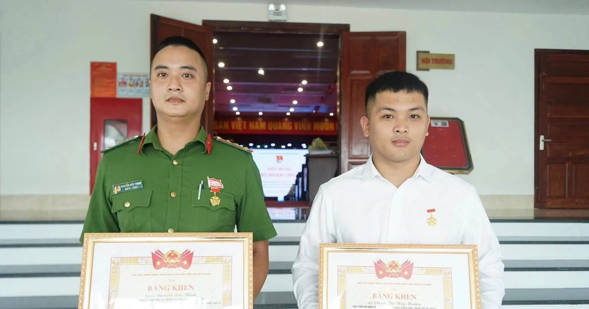 Trao Huy hiệu Tuổi trẻ dũng cảm cho thanh niên cứu phụ nữ bị chém vô cớ giữa phố