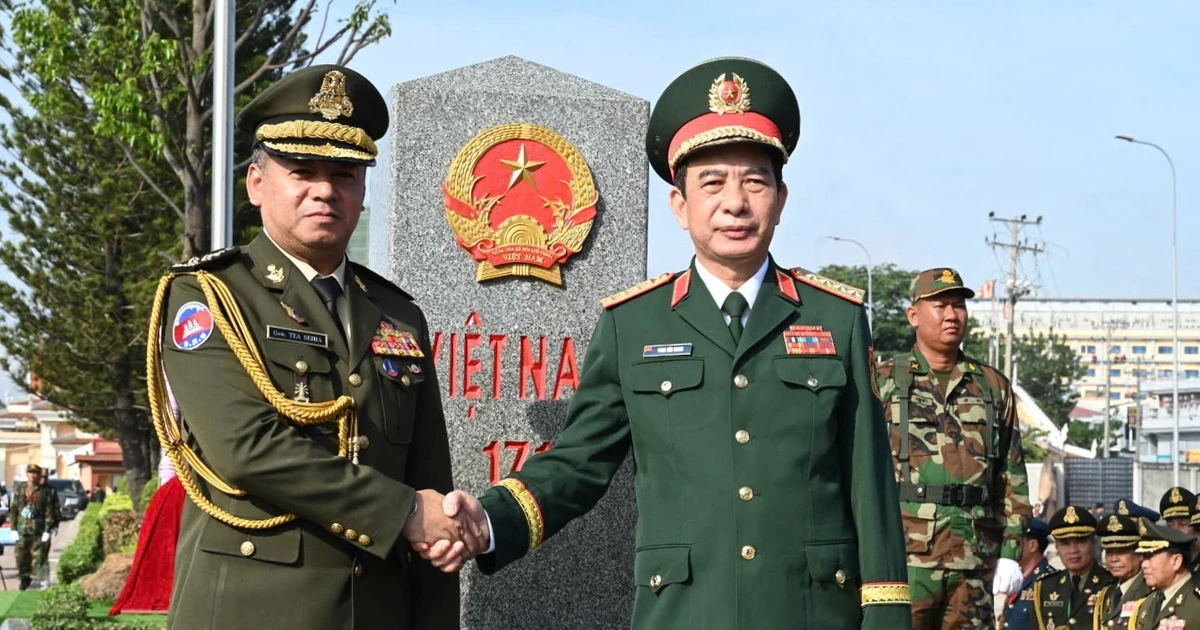 Đại tướng Phan Văn Giang cùng Đại tướng Tea Seiha chứng kiến tuần tra chung bảo vệ biên giới Việt Nam - Campuchia