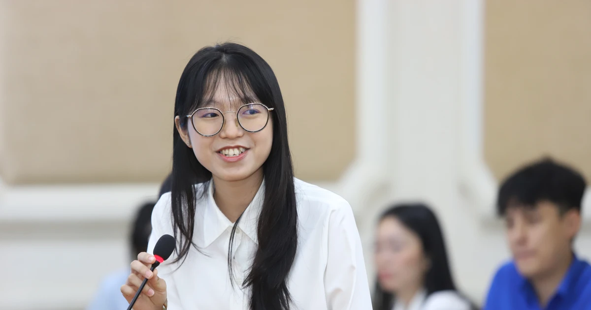 Lãnh đạo TPHCM đối thoại với các nhà khoa học trẻ, nữ sinh khoa học tiêu biểu