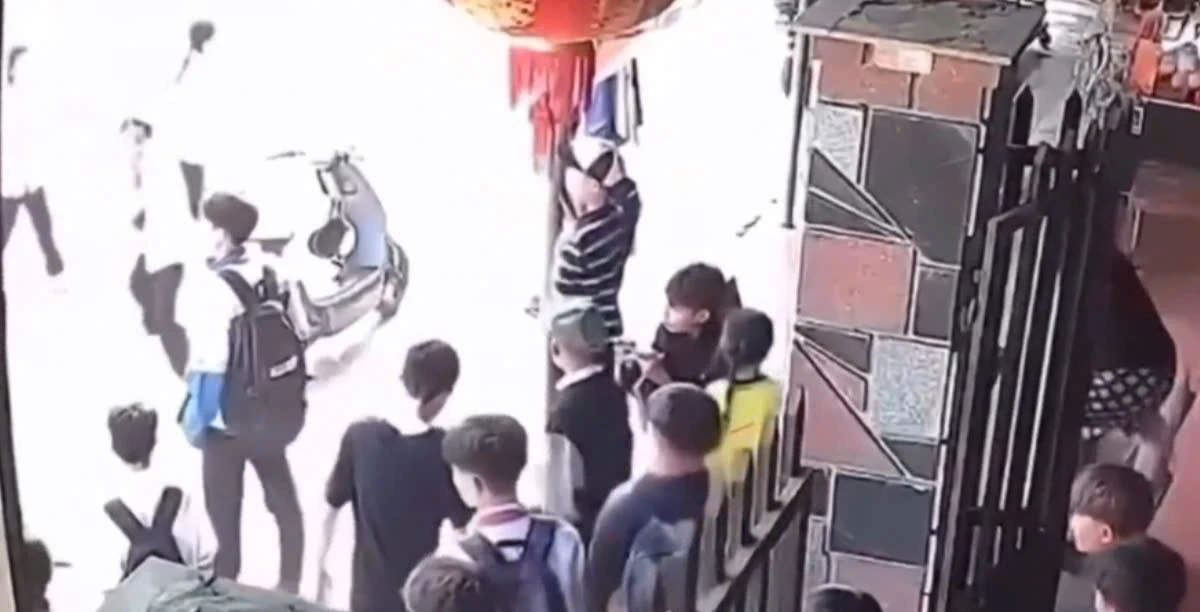 Nam sinh lớp 8 ở Đắk Lắk bị xịt hơi cay trước cổng trường