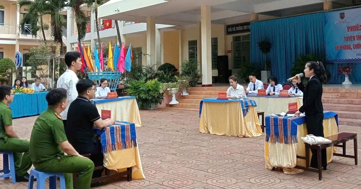 Phòng chống bạo lực học đường qua phiên tòa giả định