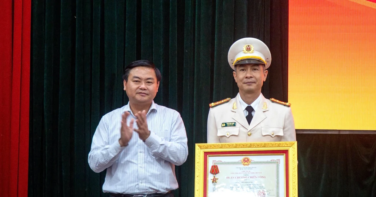 Phó Giám đốc Công an tỉnh Đắk Lắk được trao tặng Huân chương Chiến công