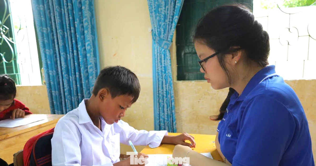 Nữ sinh 5 tốt biến ngoại ngữ thành cầu nối hội nhập