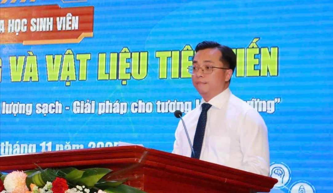 Sinh viên bàn về vật liệu tiên tiến, năng lượng sạch cho tương lai