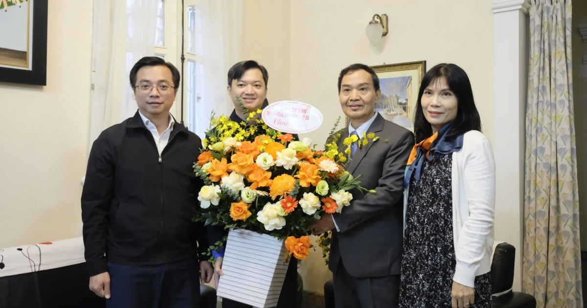 Bí thư Trung ương Đoàn thăm, chúc mừng nhà giáo, cơ sở giáo dục Đại học nhân ngày Nhà giáo Việt Nam