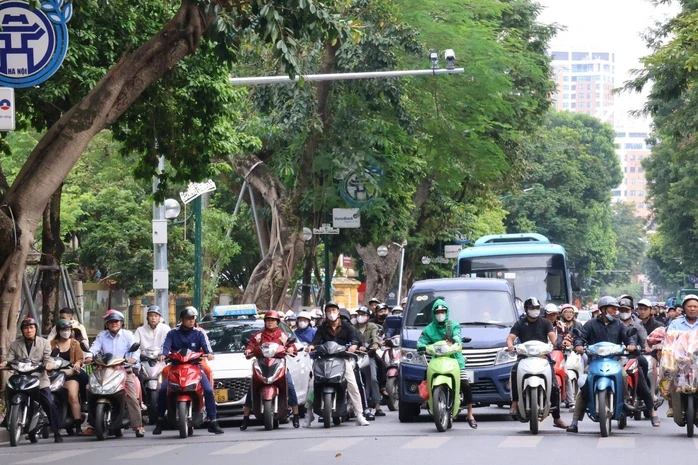 Hà Nội xem xét thông qua Đề án Vùng phát thải thấp, thí điểm cấm xe máy xăng theo giờ từ 1/7