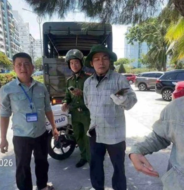 Xử phạt người bán hàng rong "chặt chém" du khách 100.000 đồng que kem
