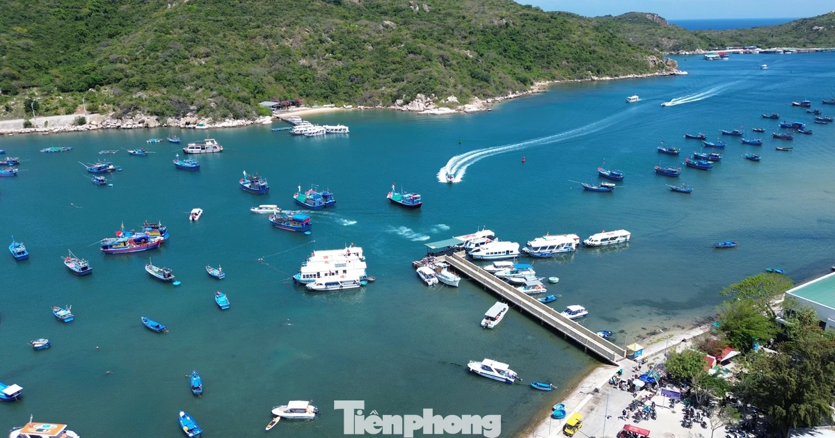 Từ làng chài hoang sơ đến kiệt tác vịnh biển đẹp nhất Việt Nam