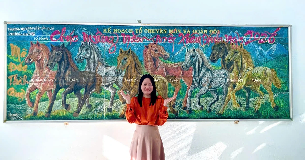 'Phù thủy' bảng xanh và siêu phẩm linh vật ngựa gây 'bão' mạng xã hội