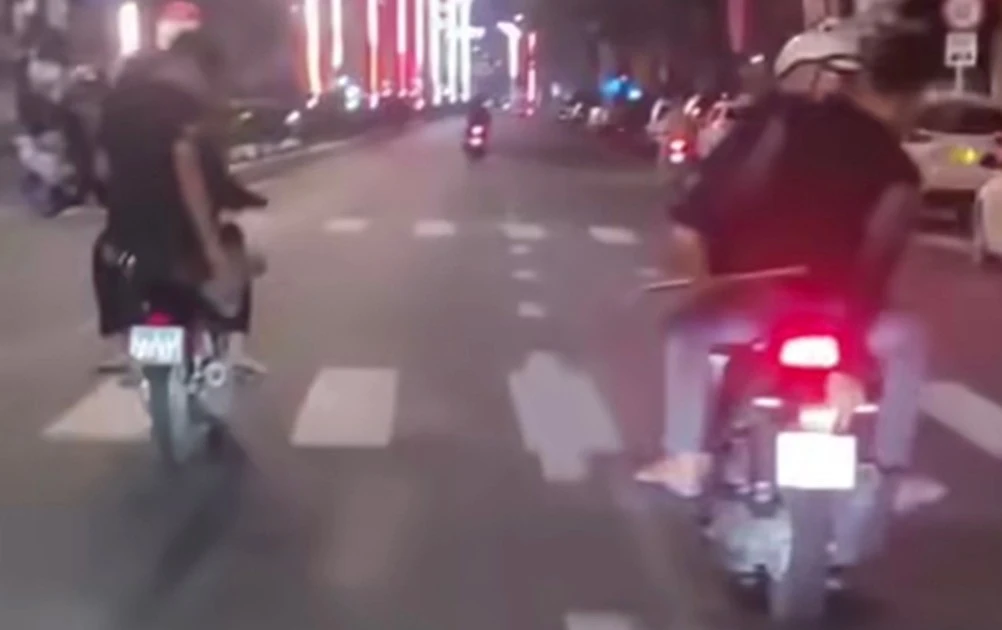 [CLIP] Công an truy lùng nhóm quái xế mang hung khí 'đại náo' đường phố Nha Trang