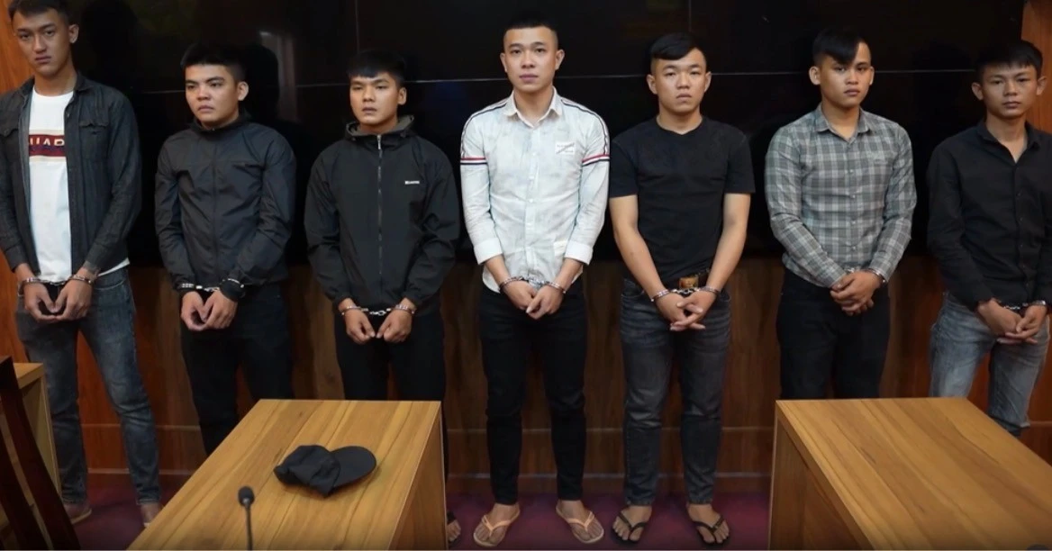 Nhóm đối tượng vác phóng lợn, mác tự chế chém nhau náo loạn quán nhậu