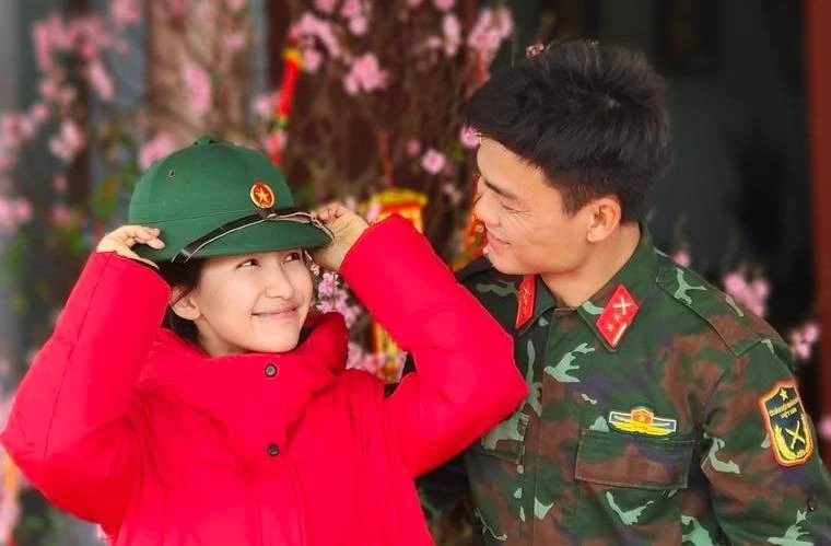 Hòa Minzy công khai bạn trai