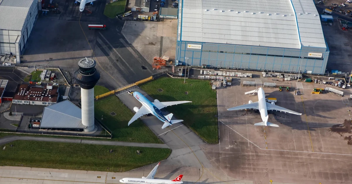 Máy bay hạ cánh khẩn cấp vì hành khách đánh nhau