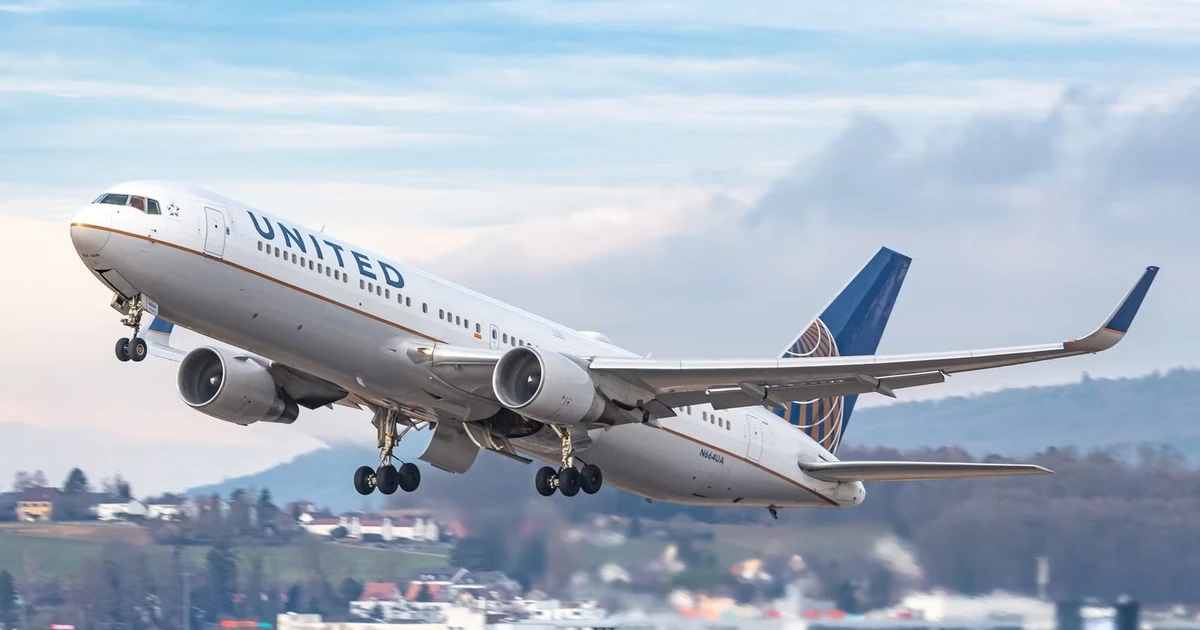 Máy bay phải quay lại nơi xuất phát sau gần 1 tiếng cất cánh