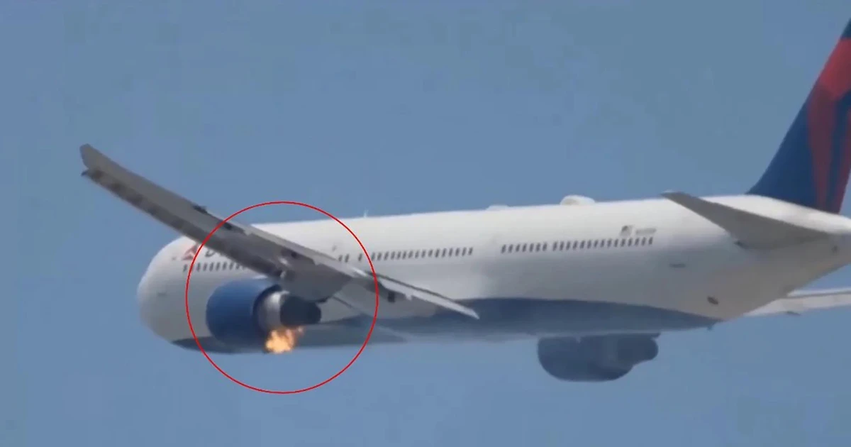 Máy bay Boeing bốc cháy khi cất cánh