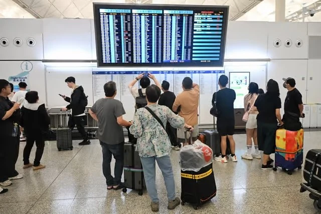 Sân bay Hồng Kông đóng cửa lâu nhất trong lịch sử vì siêu bão Ragasa