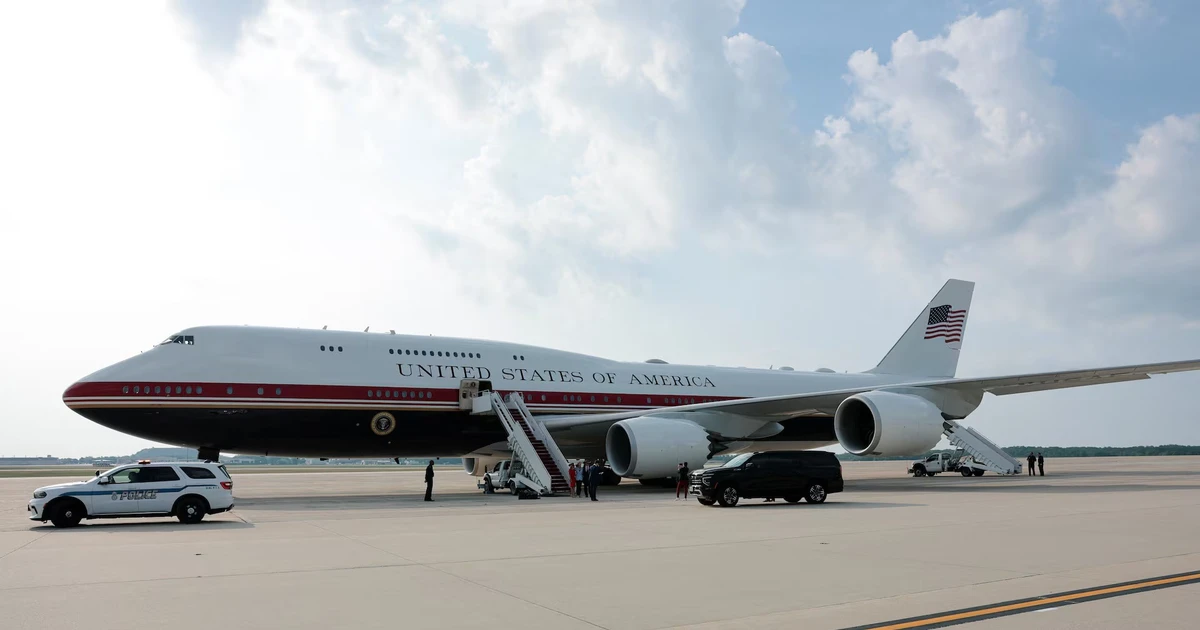 Ông Trump lần đầu đi chuyên cơ 'Nhà Trắng biết bay' xa hoa chưa từng có