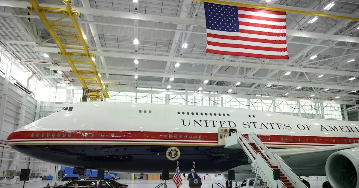 Chuyên cơ 'Nhà Trắng biết bay' xa hoa chưa từng có của Tổng thống Trump