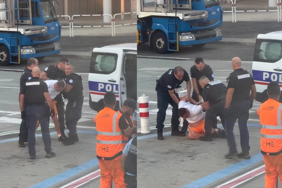 Đang bay trên trời, khách nam lao tới cửa thoát hiểm hét lớn: 'Tôi muốn đi ra ngoài'