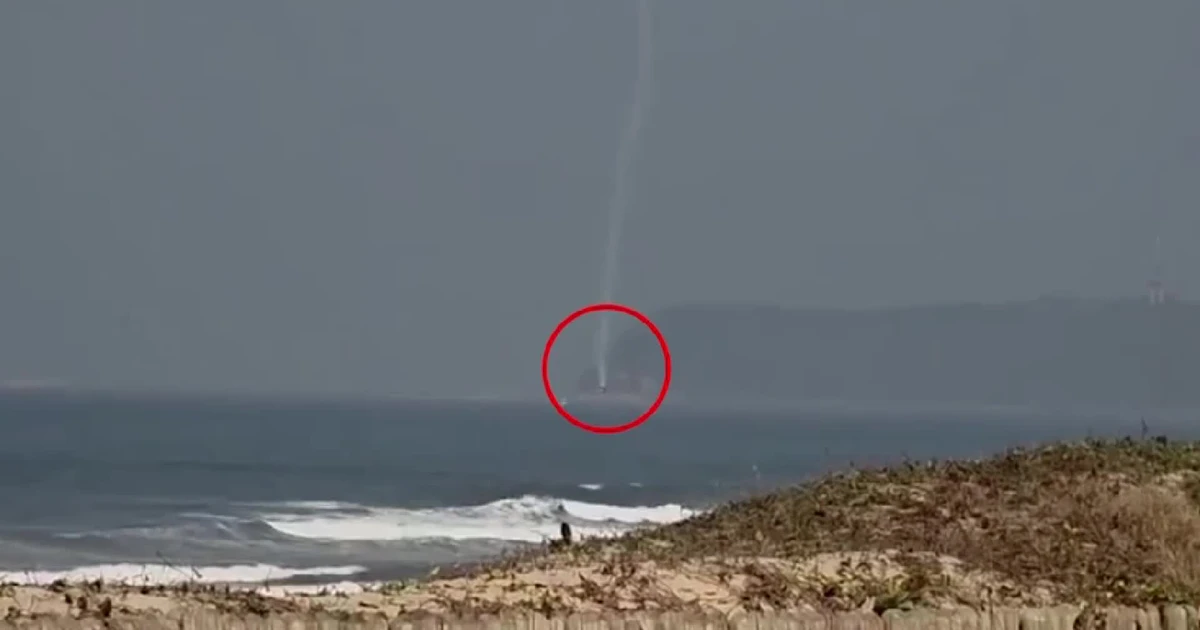 Máy bay trình diễn rơi xuống biển, phi công mất tích