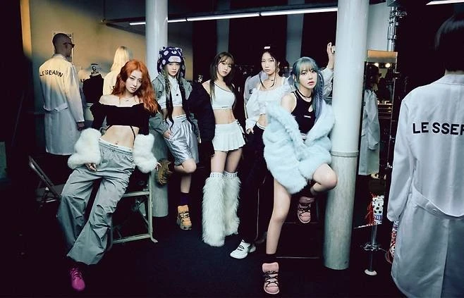 LE SSERAFIM sẽ trở lại vào tháng Tư