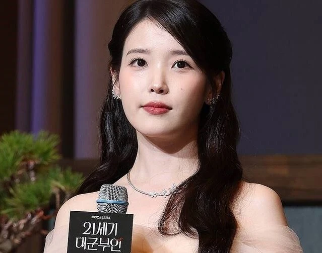 IU bật khóc và Lee Jae Won cũng hủy phỏng vấn
