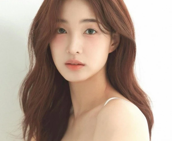 Rũ bỏ cái mác 'vợ Choi Minhwan và mẹ của 3 đứa con', Yulhee gây 'sốc' với phim 19+