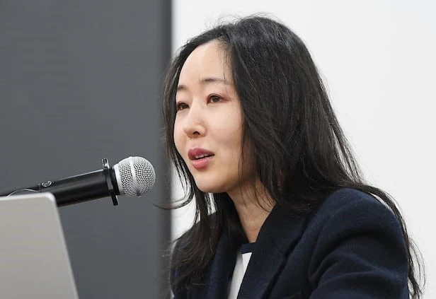 Bước đi chiến lược từ bỏ 25,6 tỷ won của Min Hee Jin