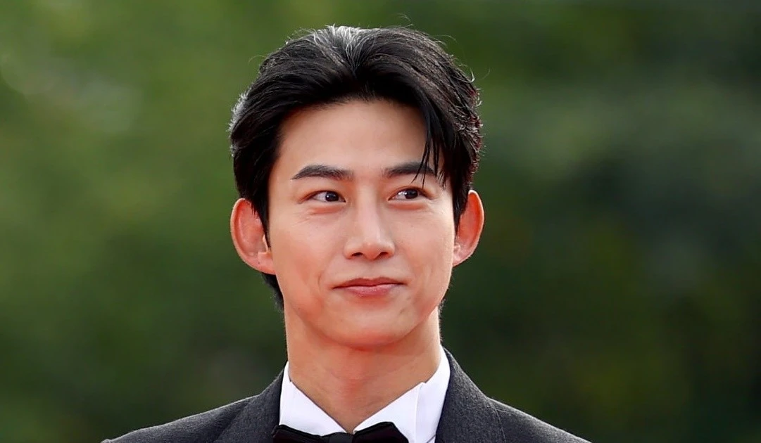 Taecyeon hoãn tuần trăng mật vì 2PM