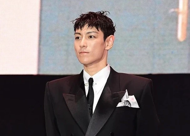 T.O.P đầy 'khiêu khích' cho album đầu tay 'ANOTHER DIMENSION'