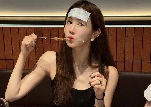 Lee Da Hae buồn bã vì 'Khó tìm được quần áo vừa vặn'
