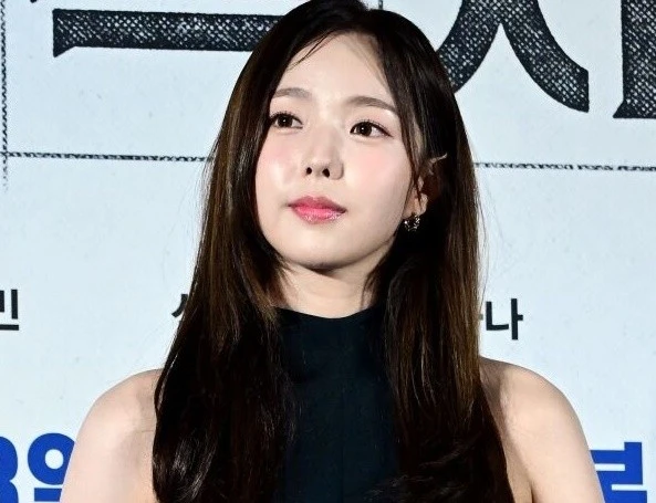 Chae Soo Bin khiến cộng đồng mạng xốn xang với hình ảnh nữ bác sĩ