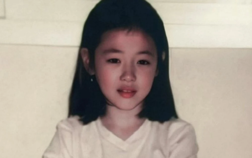 Những bức ảnh bí mật của f(x) Sulli được chia sẻ nhiều năm sau khi cô qua đời