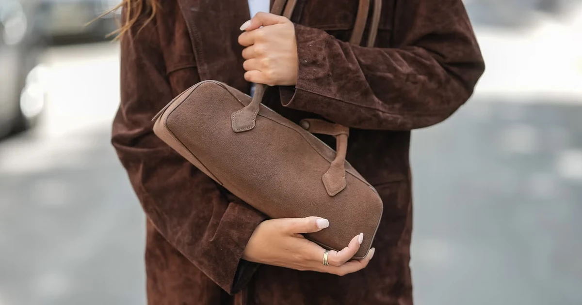 Sắm đồ Tết đừng bỏ qua 4 món phụ kiện chất liệu da lộn đang đứng đầu xu hướng