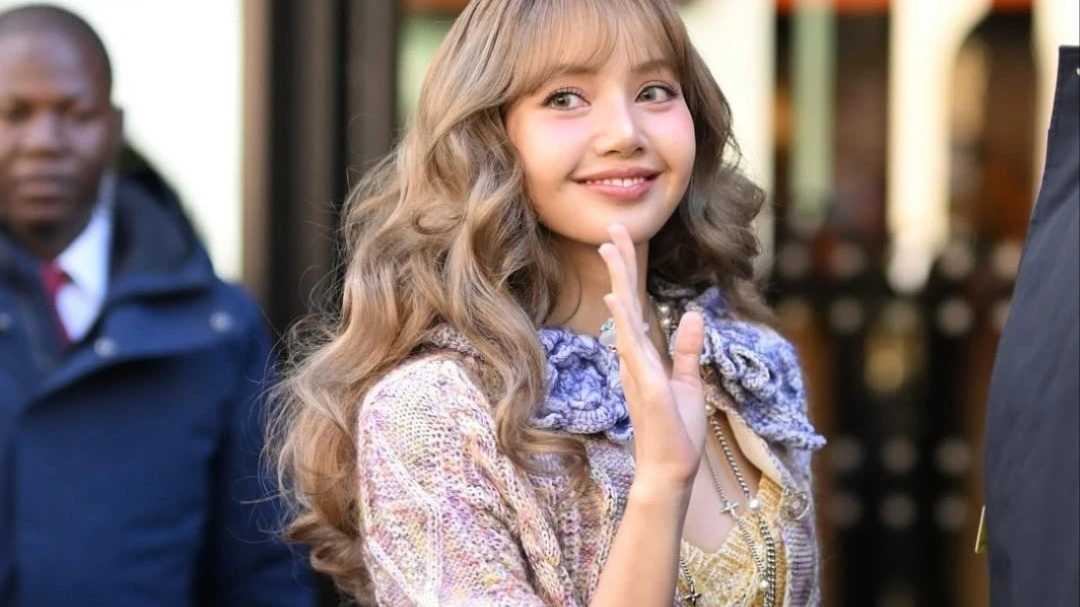 Lisa và các mỹ nhân chinh phục Tuần lễ thời trang Paris với mẫu quần siêu ngắn