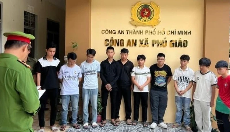 Mang hung khí hỗn chiến lúc nửa đêm, nhiều đối tượng bị khởi tố