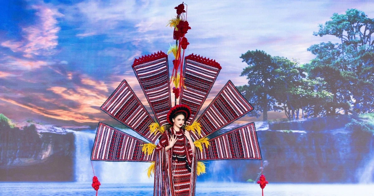 Á hậu Thu Ngân mang trang phục đan từ sợi tái chế đến Miss Intercontinental 2026